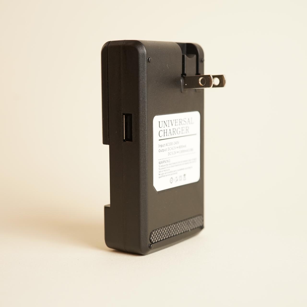 SoCal Cameras Universal Camera Battery Charger | For Digicam Batteries | Black