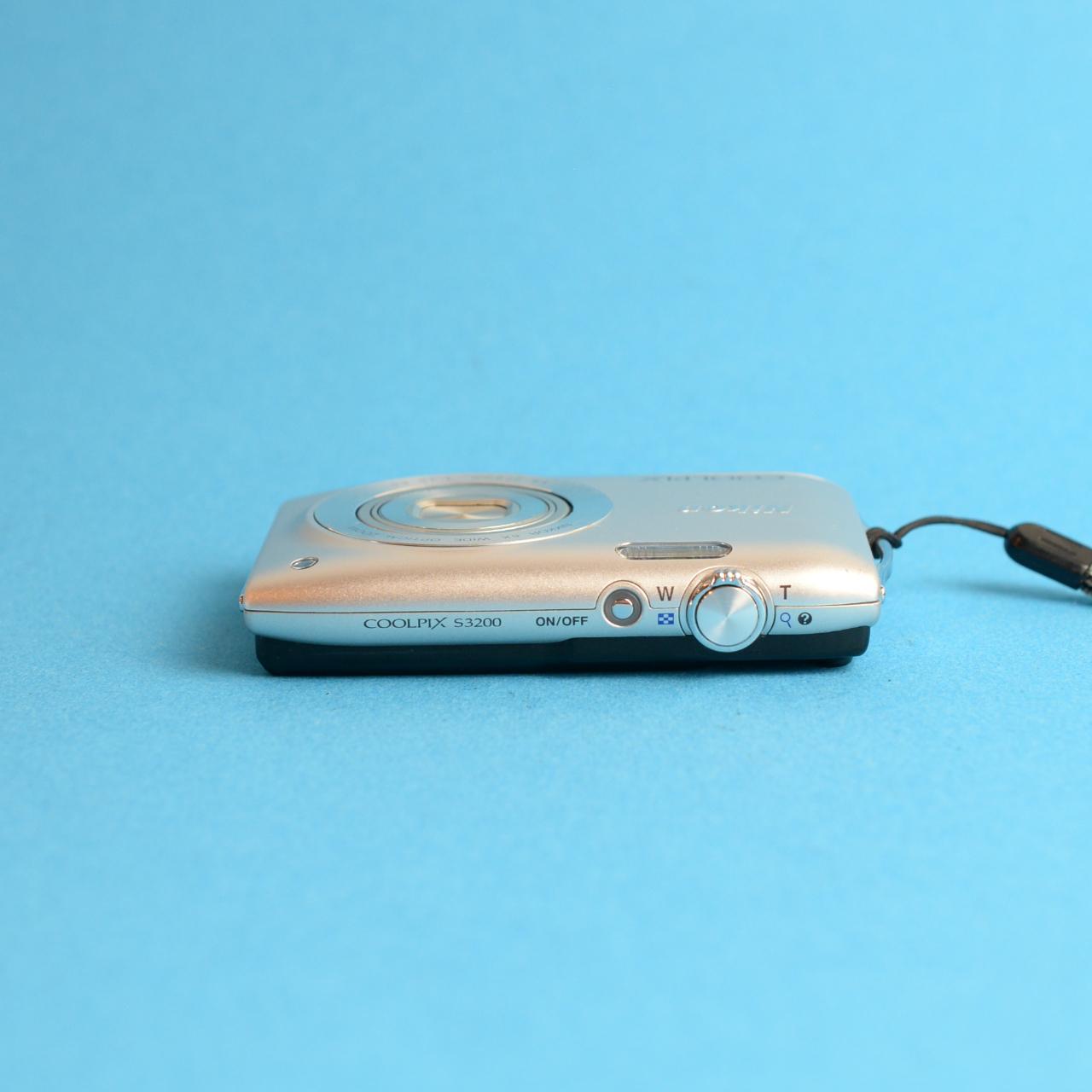 Nikon Coolpix S3200 Digital Camera | 16MP | Tested & Working | Silver