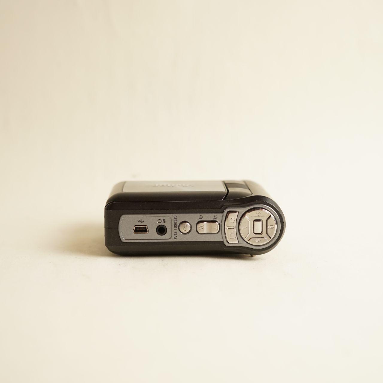 Vivitar DVR 550 Digital Camcorder | Tested & Working | Grey