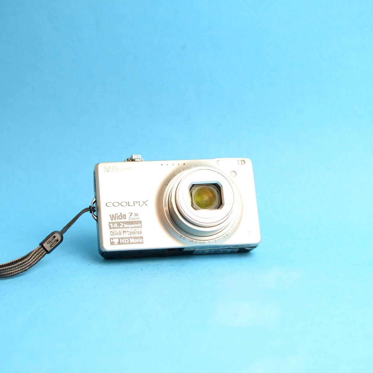 Nikon Coolpix S6000 Digital Camera | 14MP | Tested & Working | Silver