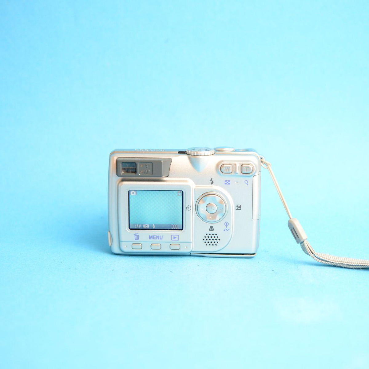 Nikon Coolpix 5200 Digital Camera | 5.1MP | Tested & Working | Silver