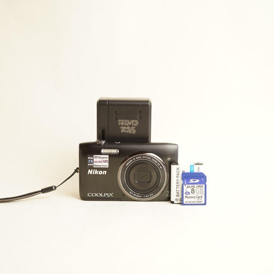 Nikon Coolpix S3500 Digital Camera | 20.1MP | Tested & Working | Black