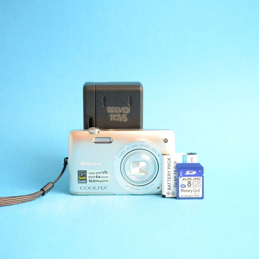 Nikon Coolpix S4300 Digital Camera | 16.0MP | Tested & Working | Silver