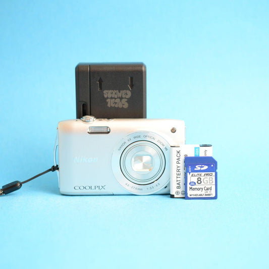 Nikon Coolpix S3300 Digital Camera | 16.0MP | Tested & Working | Silver
