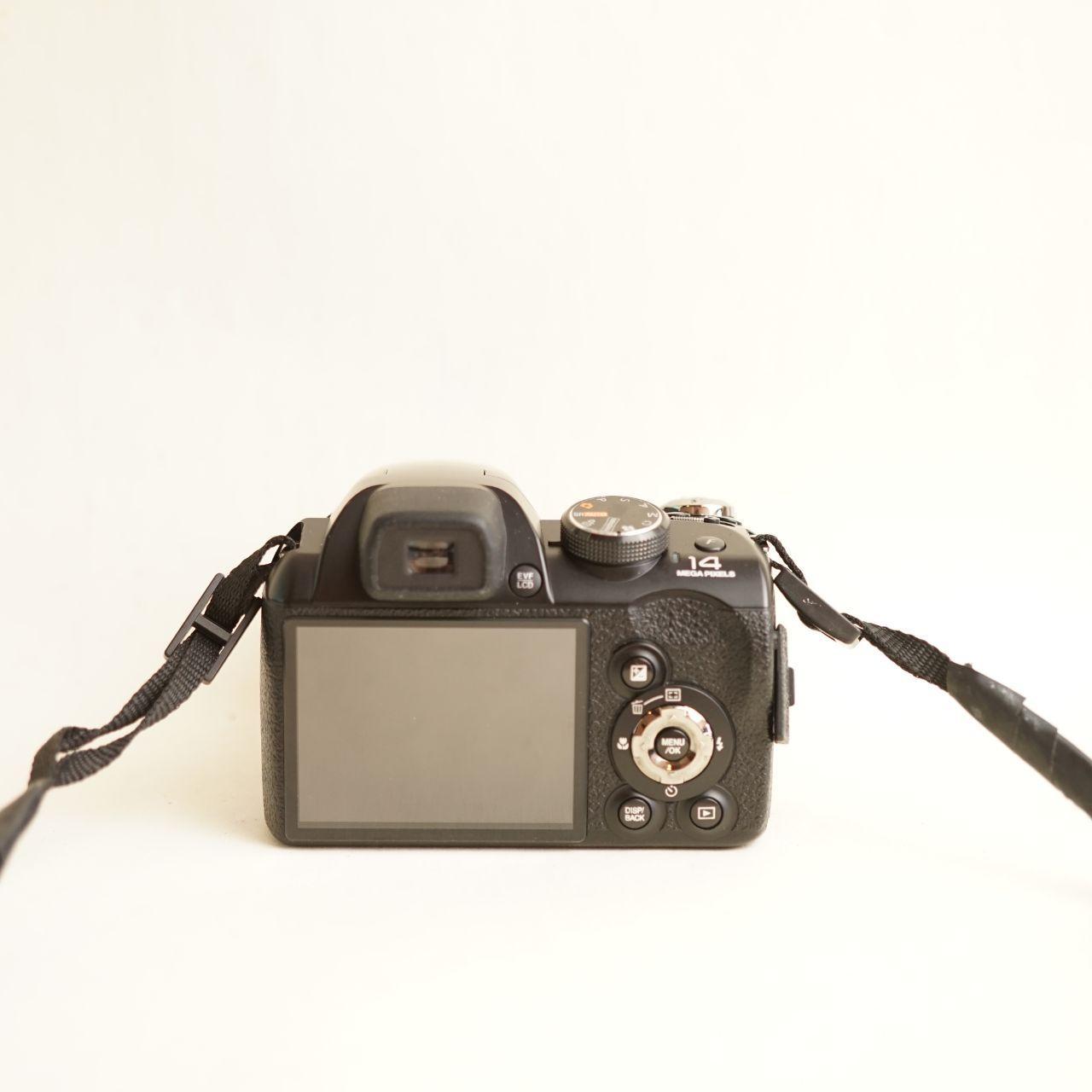 Fujifilm FinePix S4250WM Digital Camera | 14.0MP | Tested & Working | Black