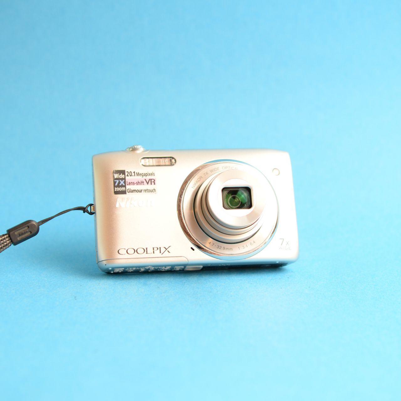 Nikon Coolpix S3500 Digital Camera | 20.1MP | Tested & Working | Silver