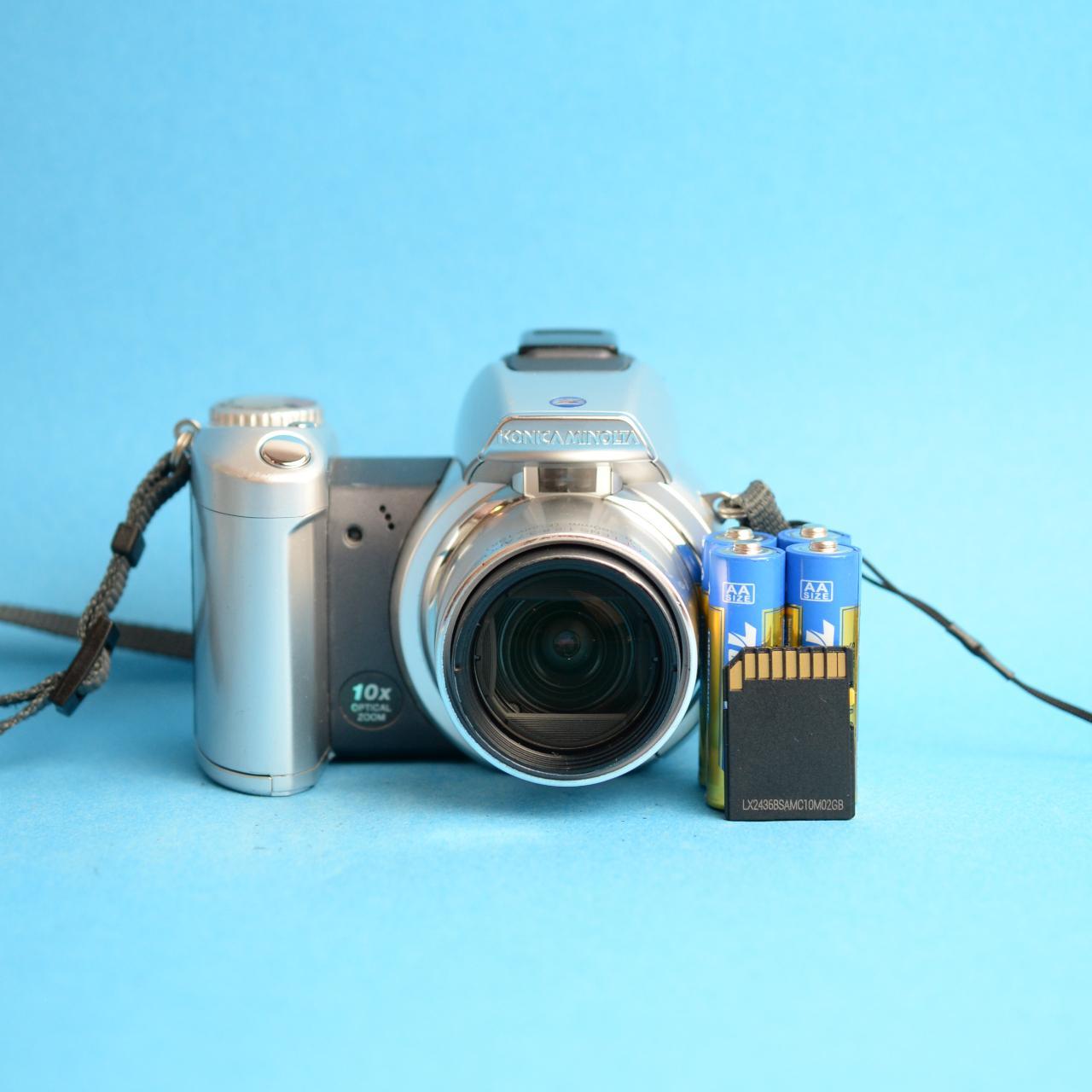 Konica Minolta DiMAGE Z2 Digital Camera | 4MP | Read Description | Silver