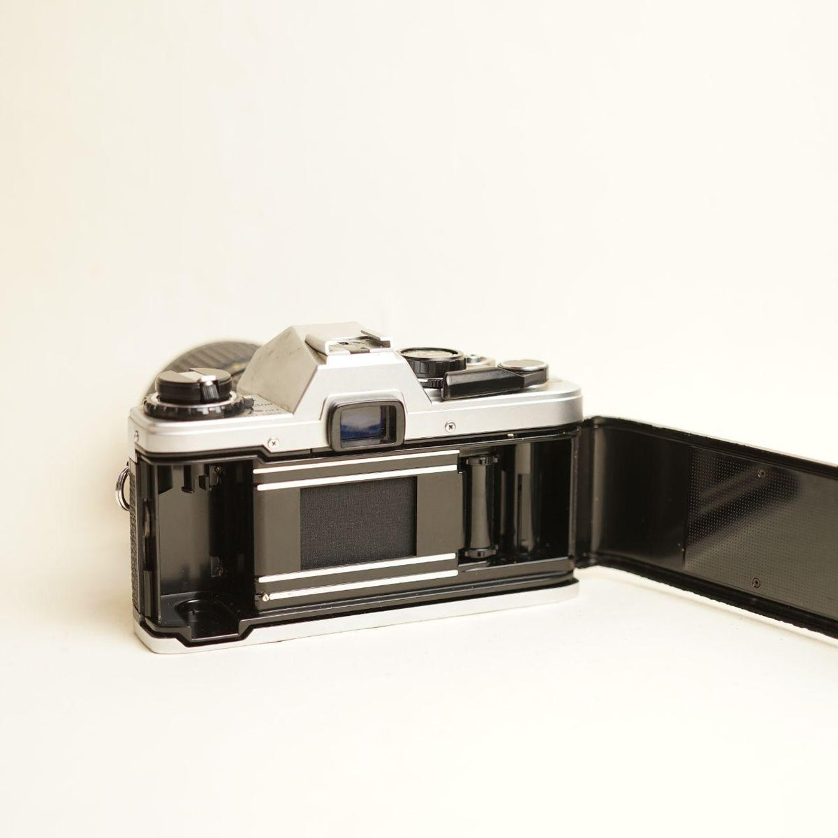 Olympus OM10 35mm Film Camera | Tokina AT-X 28-85mm f/3.5-4.5 Lens | B Condition