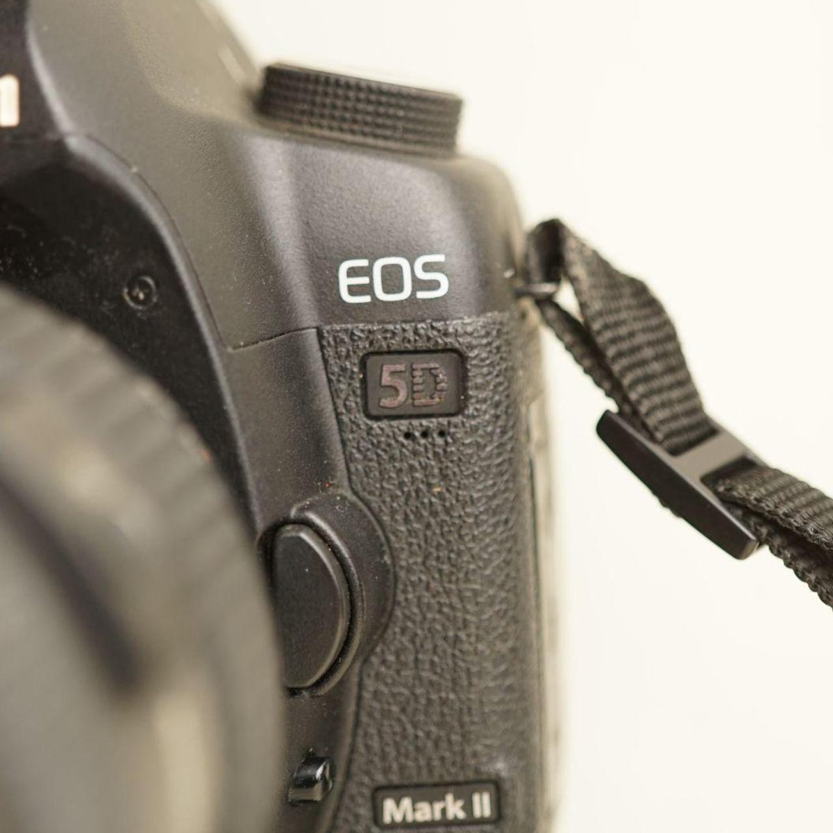 Canon EOS 5D Mark II DSLR with 24-70mm f/2.8L | 21MP Full-Frame | Lens & Battery Grip | Tested & Working