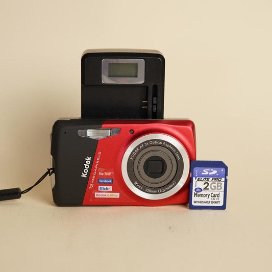 Kodak EasyShare M530 | 12MP Digital camera with SD Card | Red