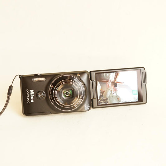 Nikon Coolpix S6900 Digital Camera | 16.0MP | Tested & Working | Black