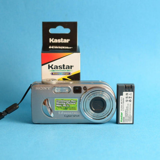 Sony Cyber-shot DSC-P10 Digital Camera | 5.0MP | Tested & Working | Silver