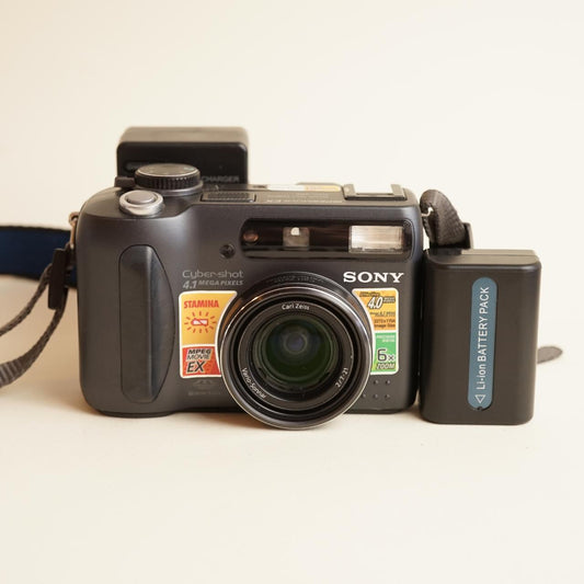 Sony Cyber-shot DSC-S85 Digital Camera | 4.1MP | Tested & Working | Grey