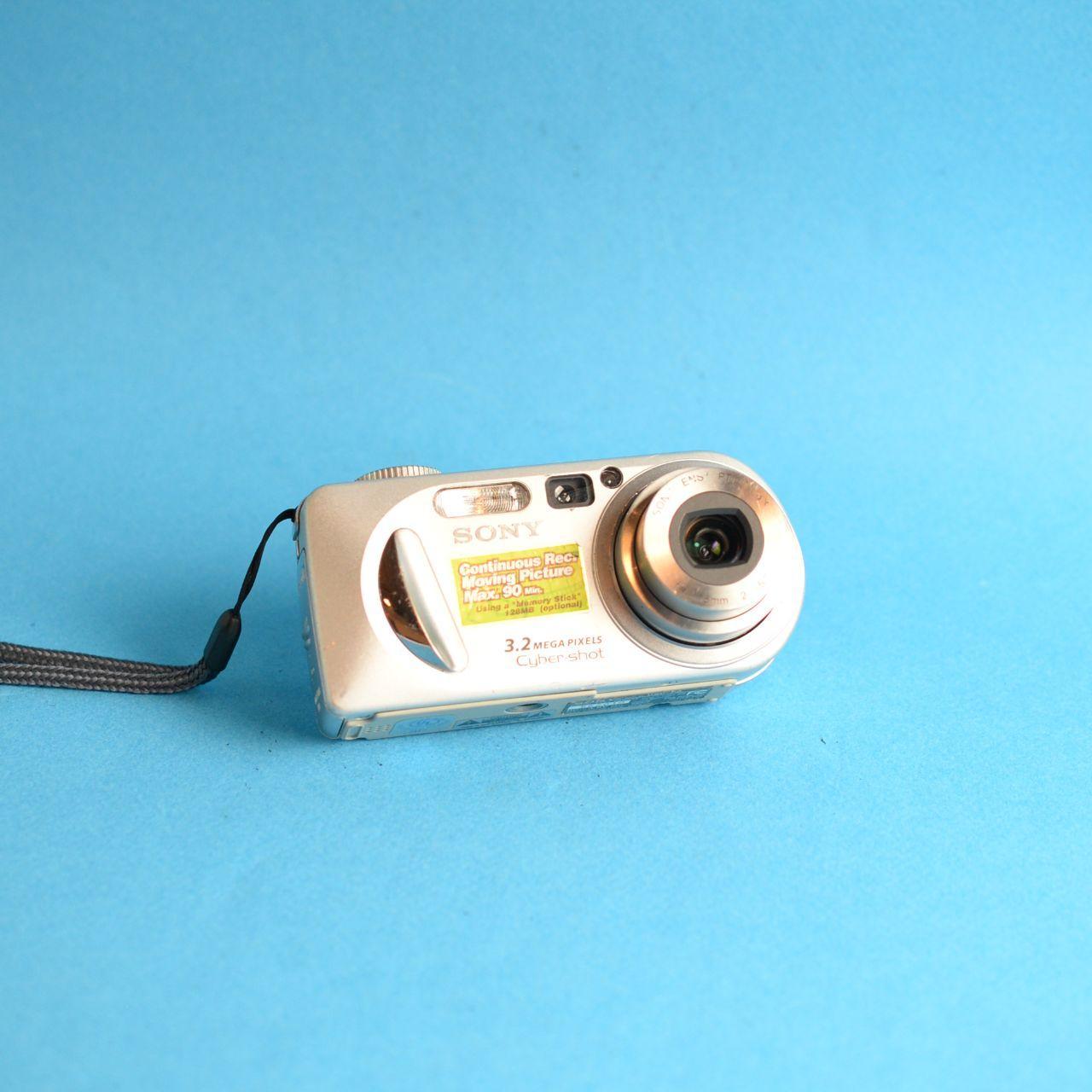 Sony Cyber-shot DSC-P8 Digital Camera | 3.2MP | Tested & Working | Silver