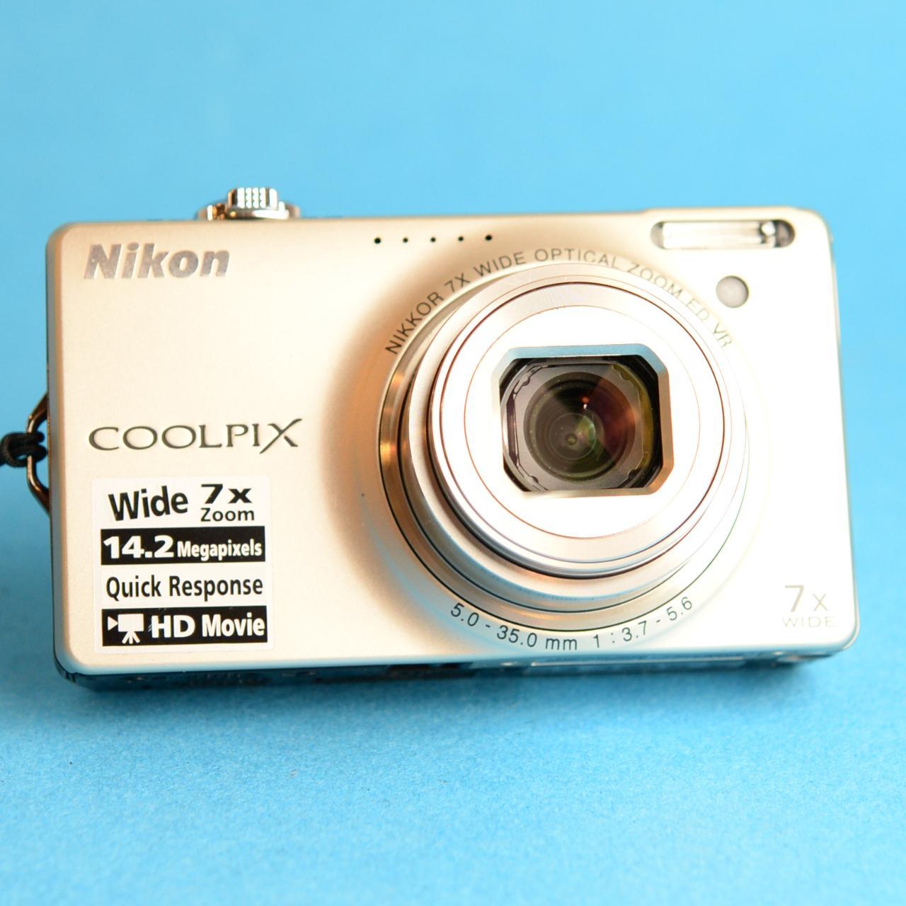 Nikon CoolPix S6000 Digital Camera | 14.2MP | Tested & working | Silver