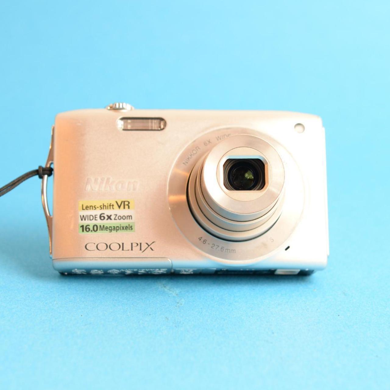 Nikon Coolpix S3300 Digital Camera | 16MP | Tested & Working | Silver