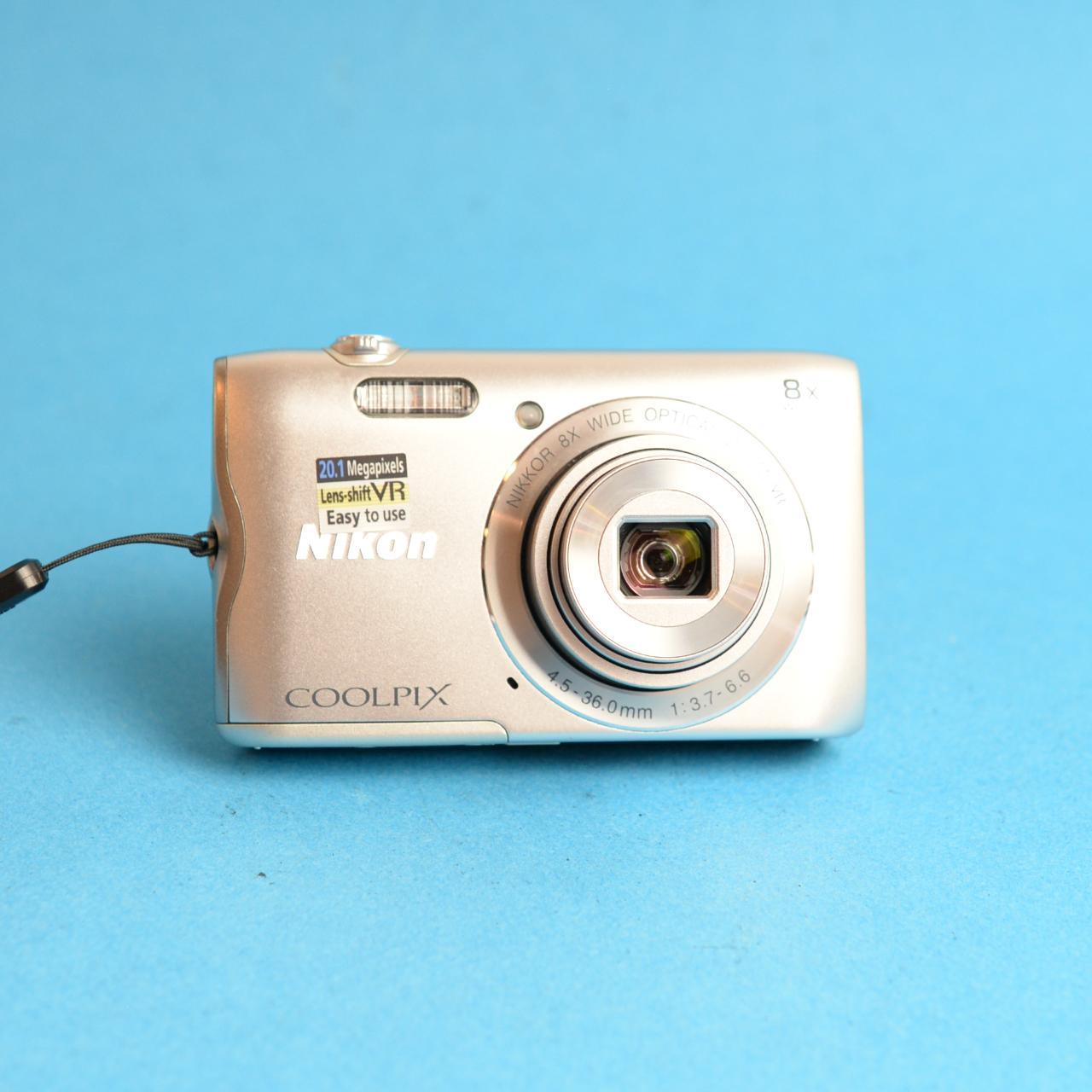 Nikon Coolpix A300 Digital Camera | 20MP | Tested & Working | Silver