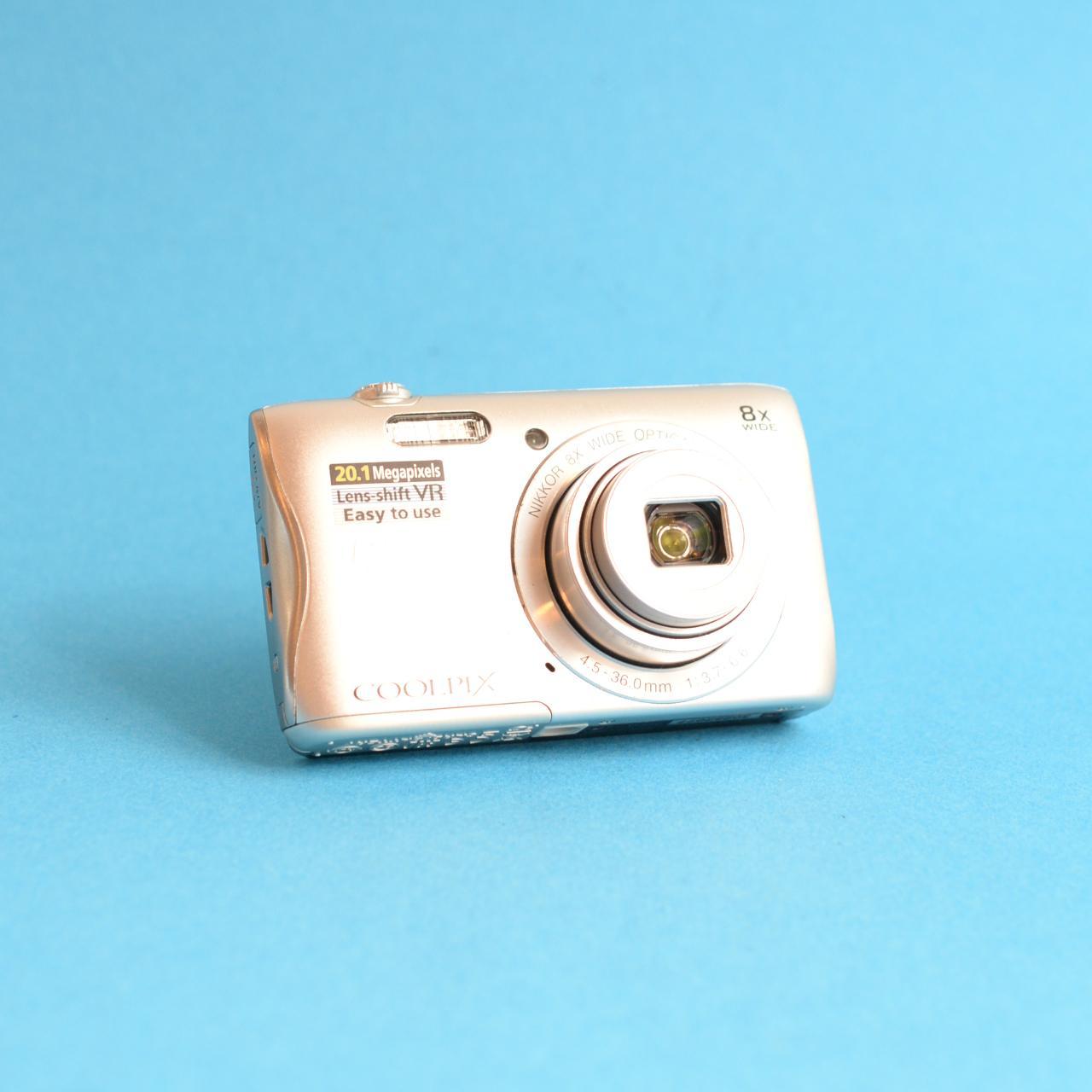 Nikon Coolpix S3700 Digital Camera | 20.1MP | Tested & Working | Silver