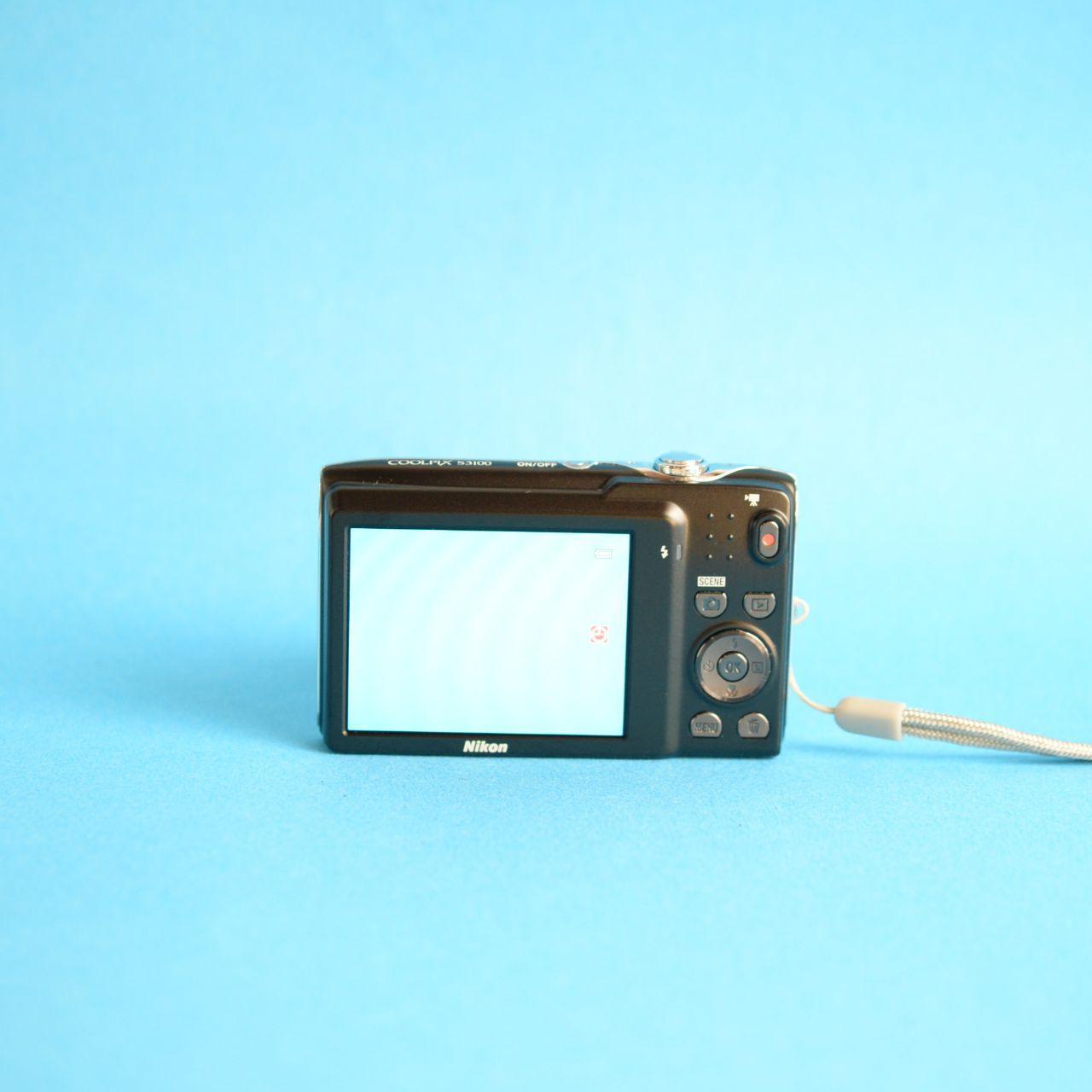 Nikon Coolpix S3100 Digital Camera | 14MP | Tested & Working | Silver