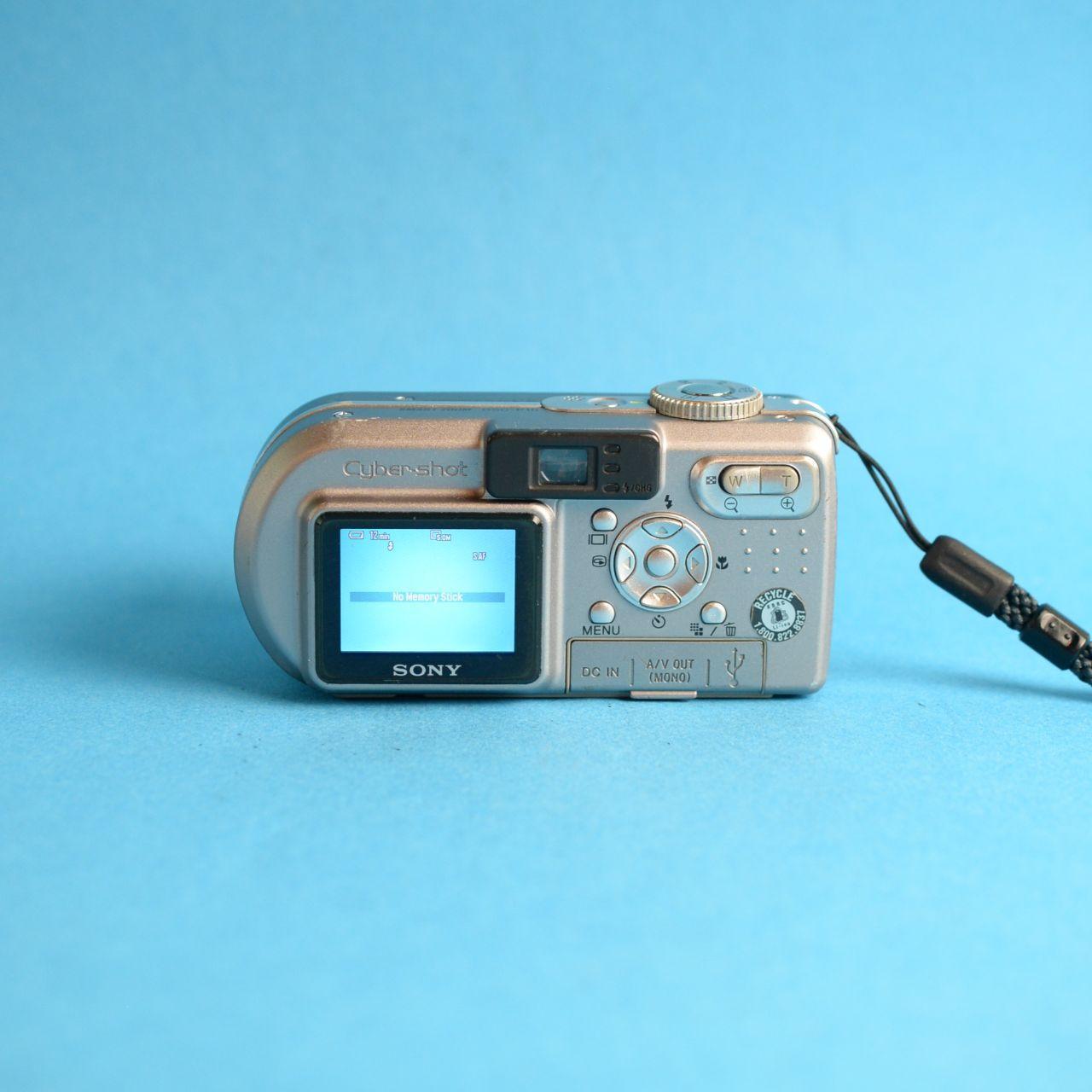 Sony Cyber-shot DSC-P10 Digital Camera | 5.0MP | Tested & Working | Silver