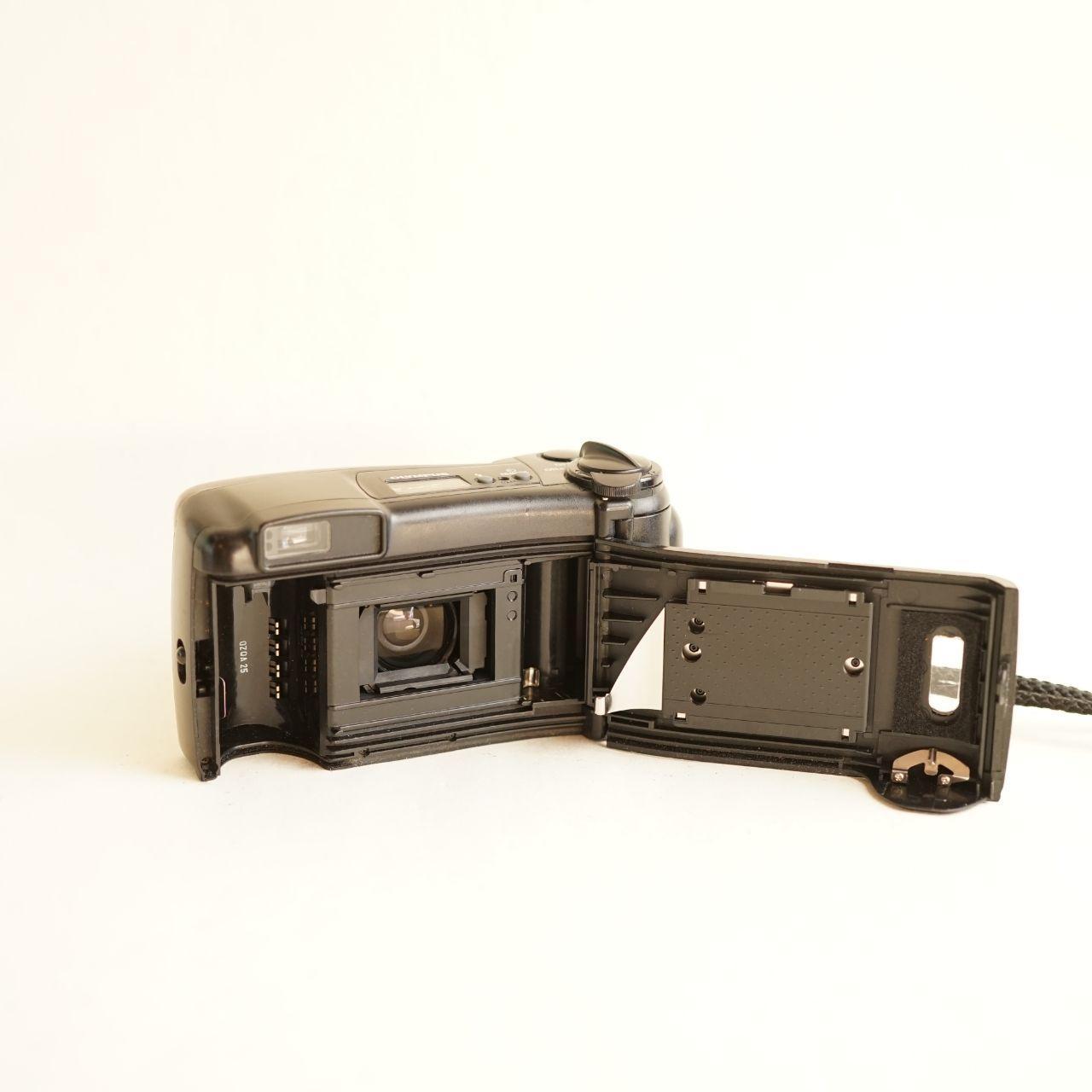 Olympus Infinity Accura Zoom 80 Film Camera | 35mm Point & Shoot | Tested & Working | Black