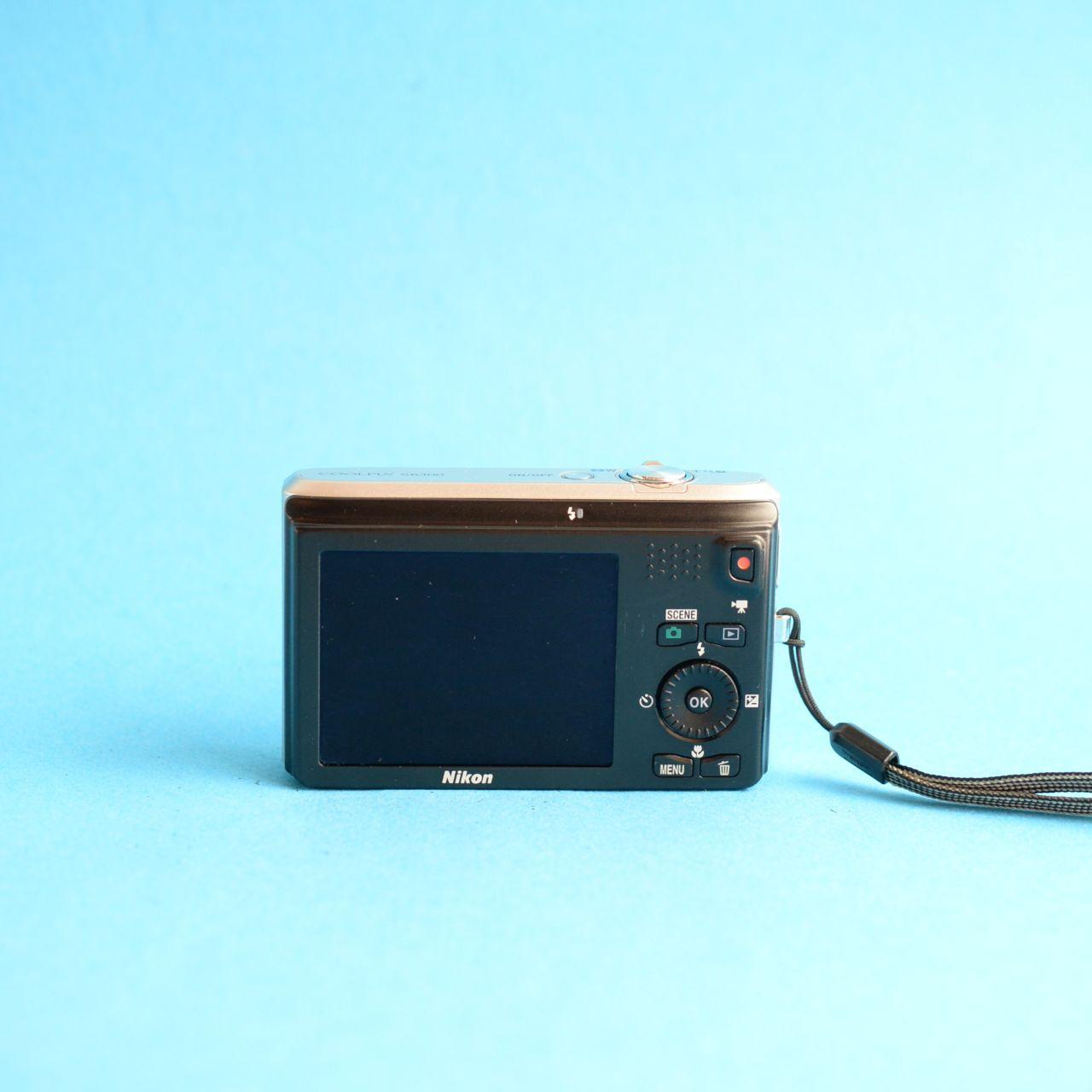 Nikon Coolpix S6300 Digital Camera | 16.0MP | Tested & Working | Silver