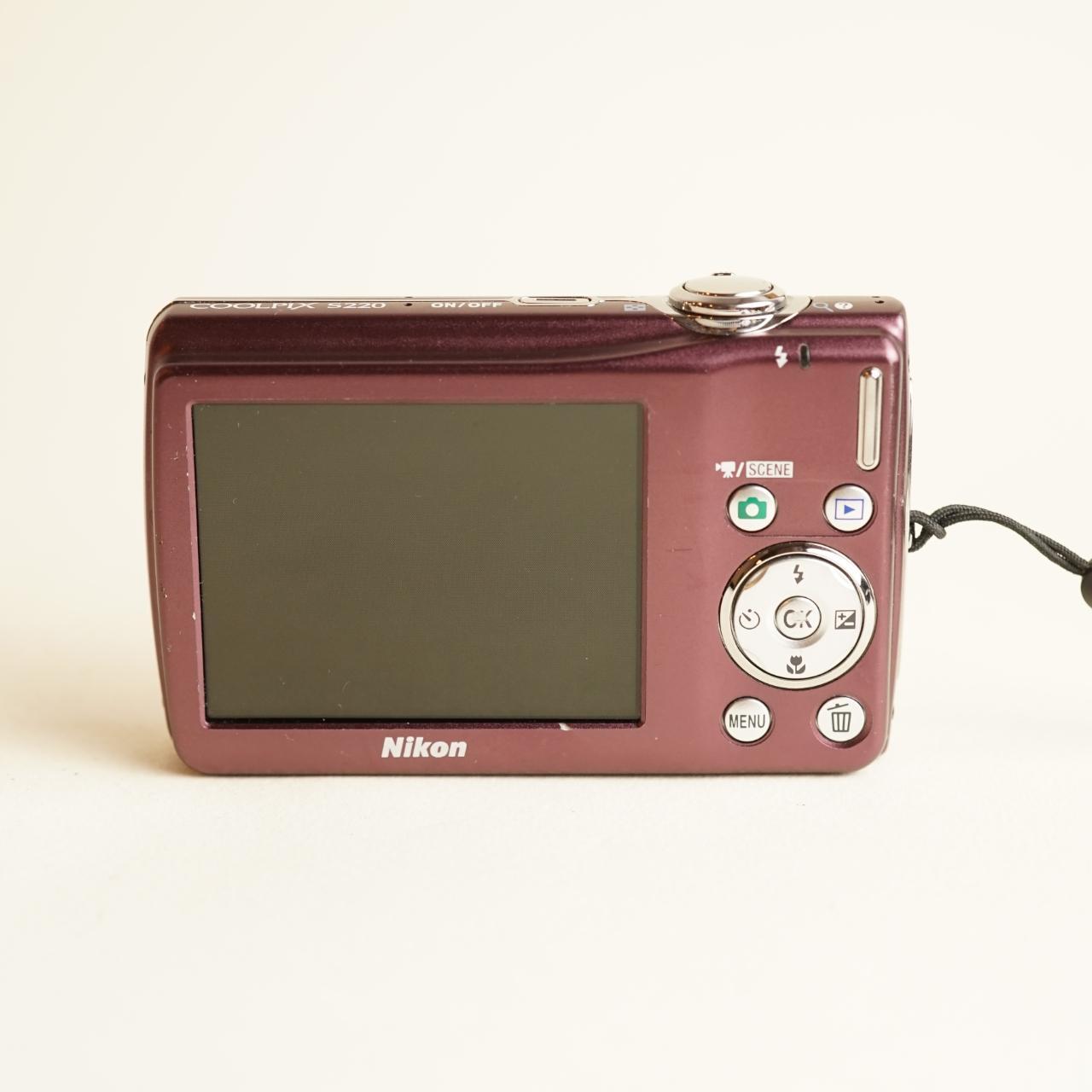 Nikon Coolpix S220 Digital Camera | 10MP | Tested & Working | Maroon