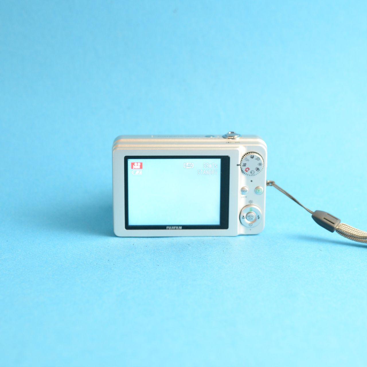 Fujifilm FinePix J110W Digital Camera | 10.0MP | Tested & Working | Silver