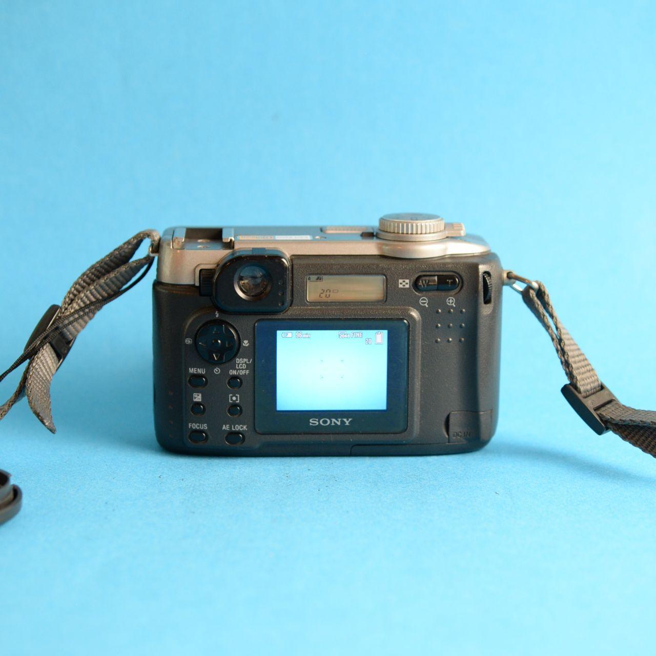 Sony Cyber-shot DSC-S75 Digital Camera | 3.3MP | Tested & Working | Silver