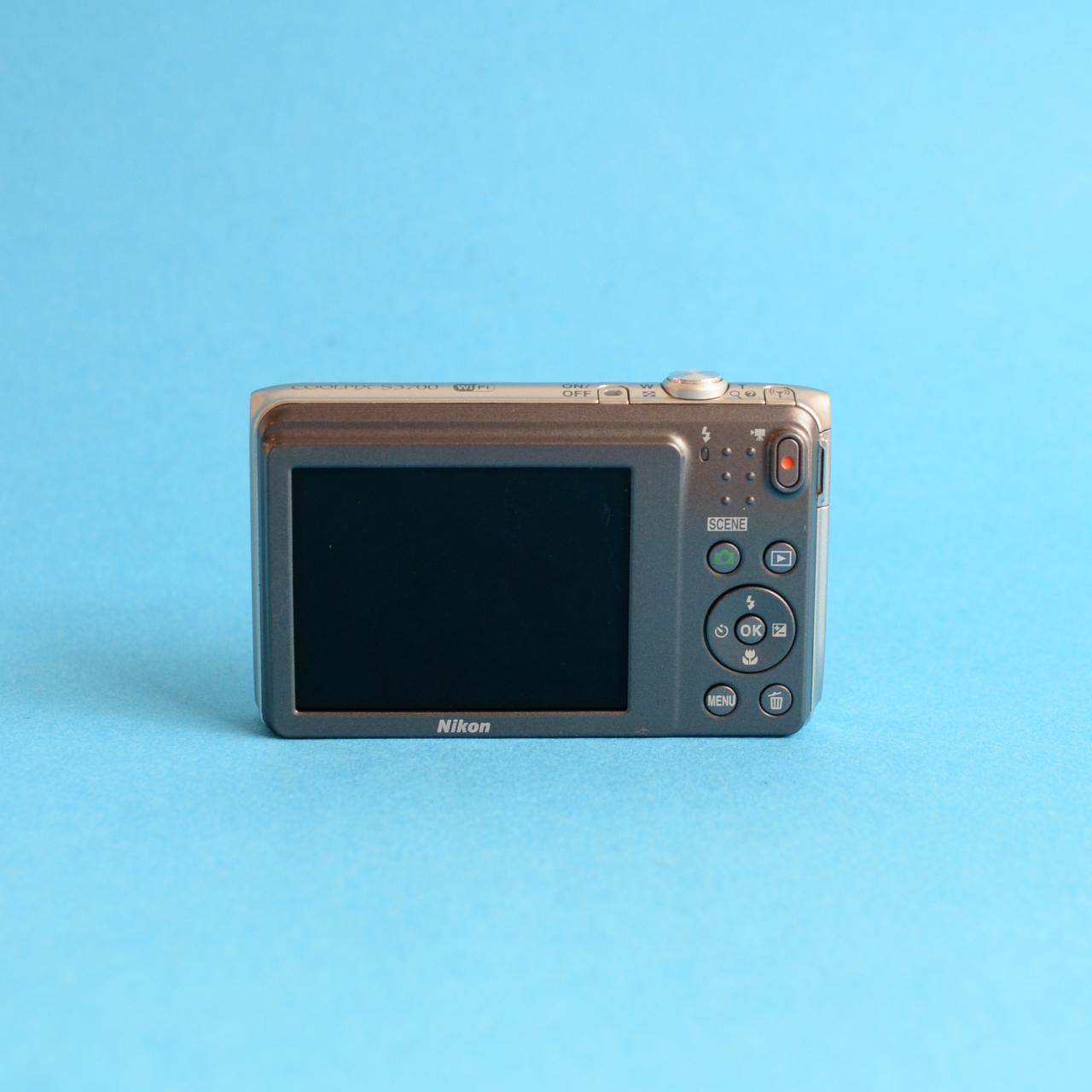 Nikon Coolpix S3700 Digital Camera | 20.1MP | Tested & Working | Silver