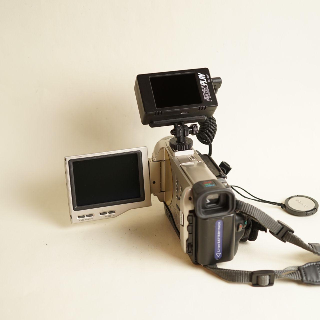 Sony Handycam DCR-TRV8 Camcorder with Tapeless Setup | Read Description | Silver