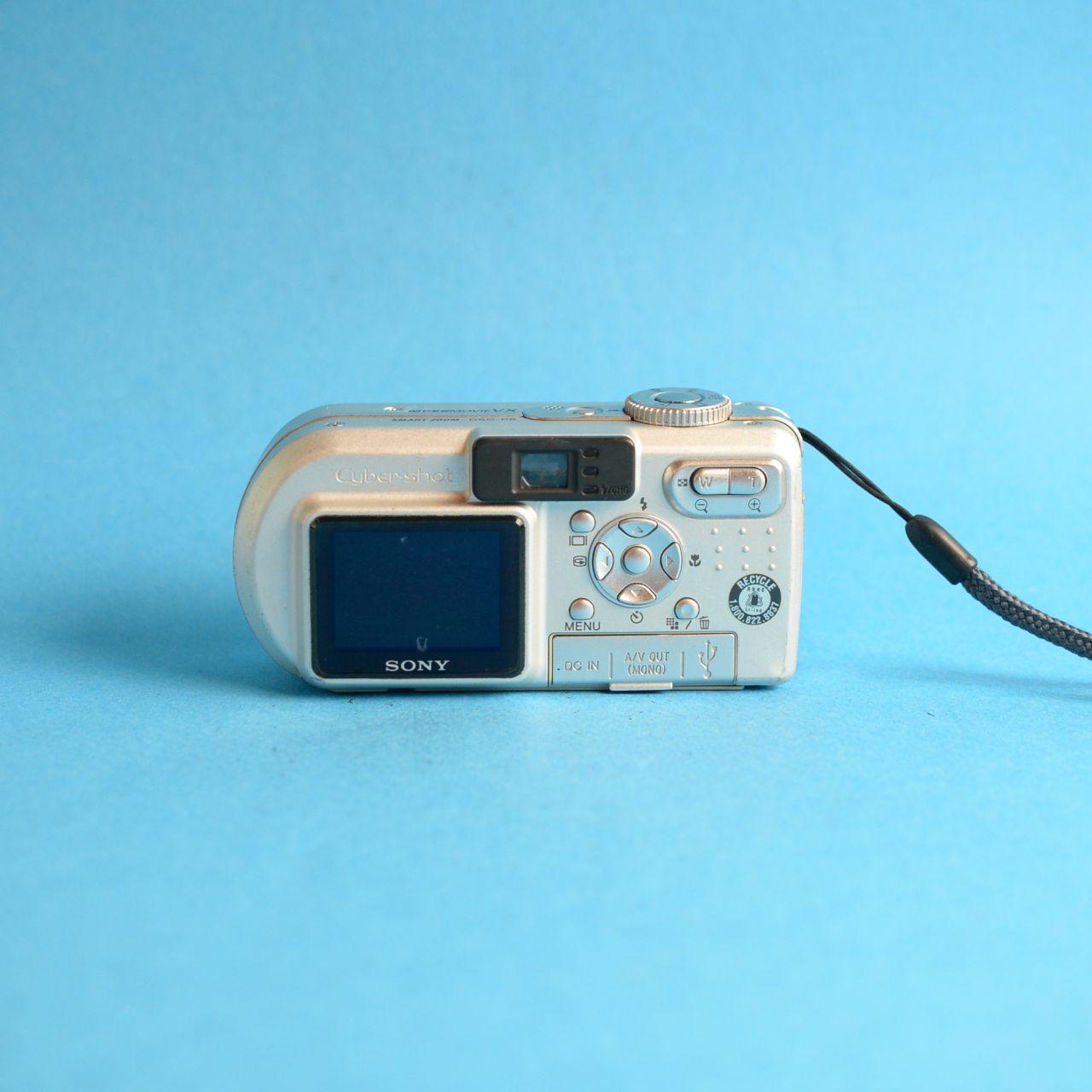 Sony Cyber-shot DSC-P8 Digital Camera | 3.2MP | Tested & Working | Silver