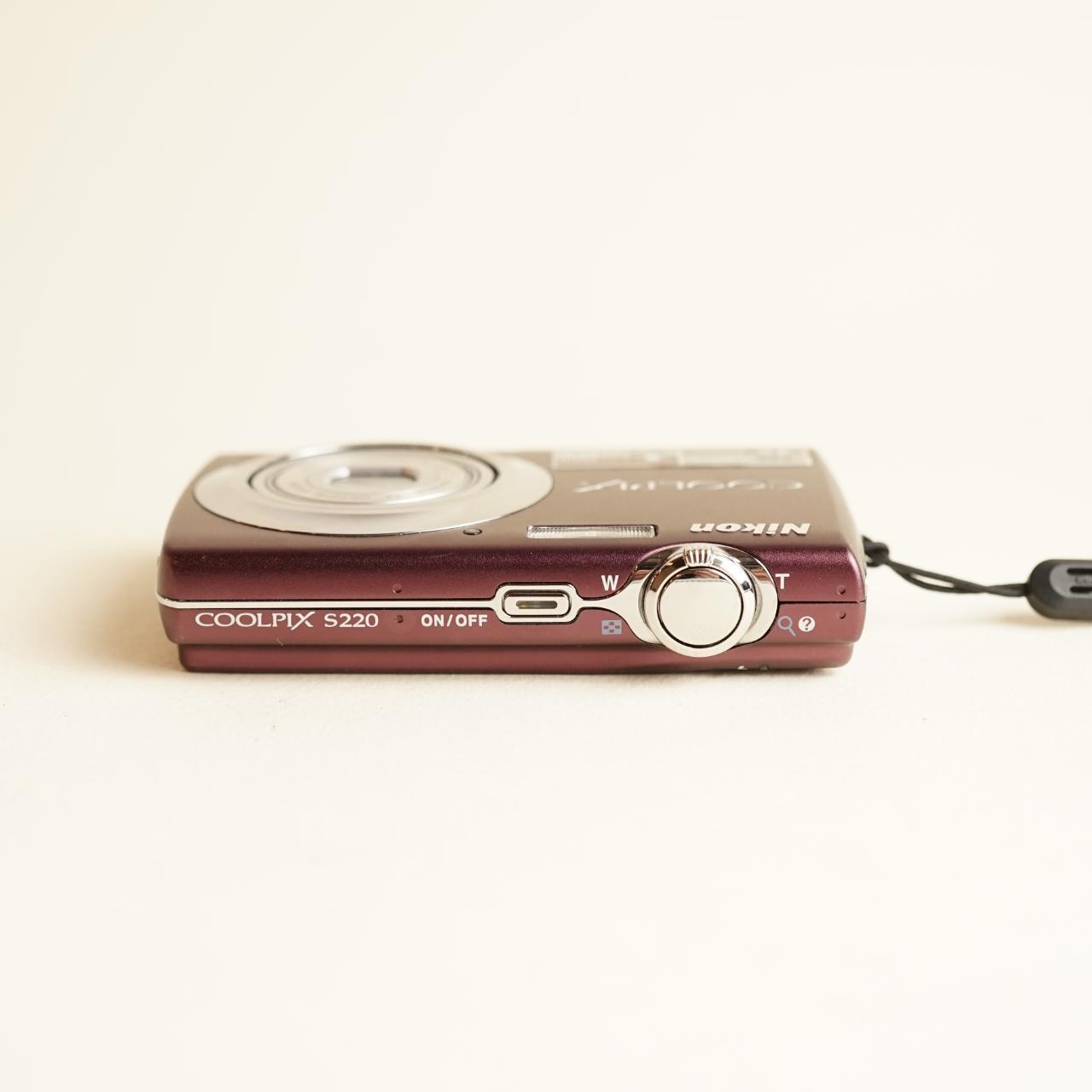 Nikon Coolpix S220 Digital Camera | 10MP | Tested & Working | Maroon