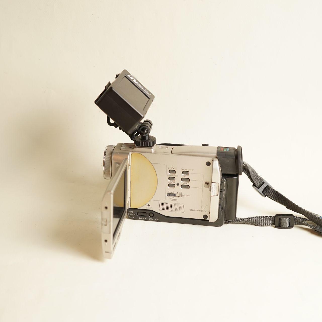 Sony Handycam DCR-TRV8 Camcorder with Tapeless Setup | Read Description | Silver