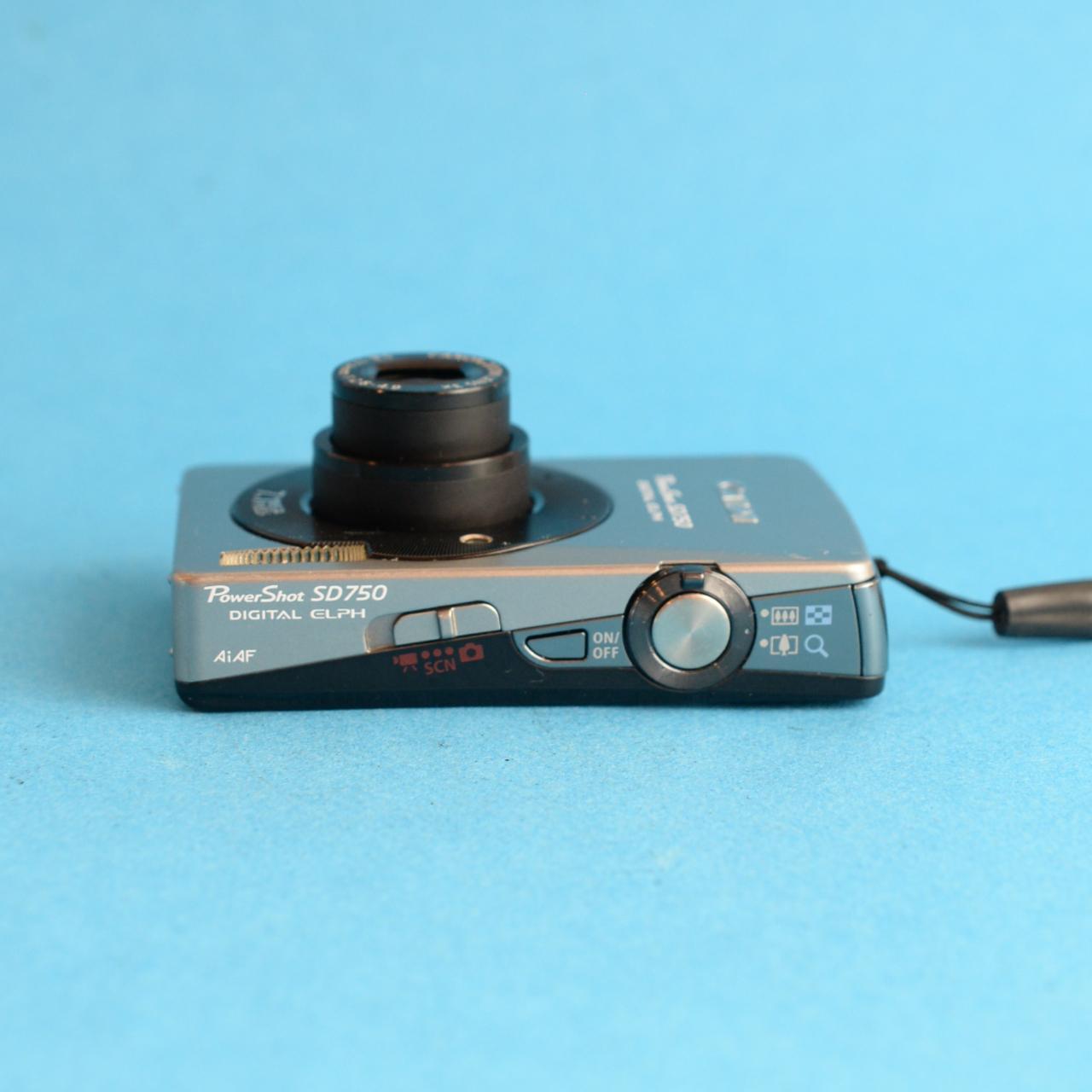 Canon PowerShot SD750 Digital Camera | 7MP | Tested & Working | Silver