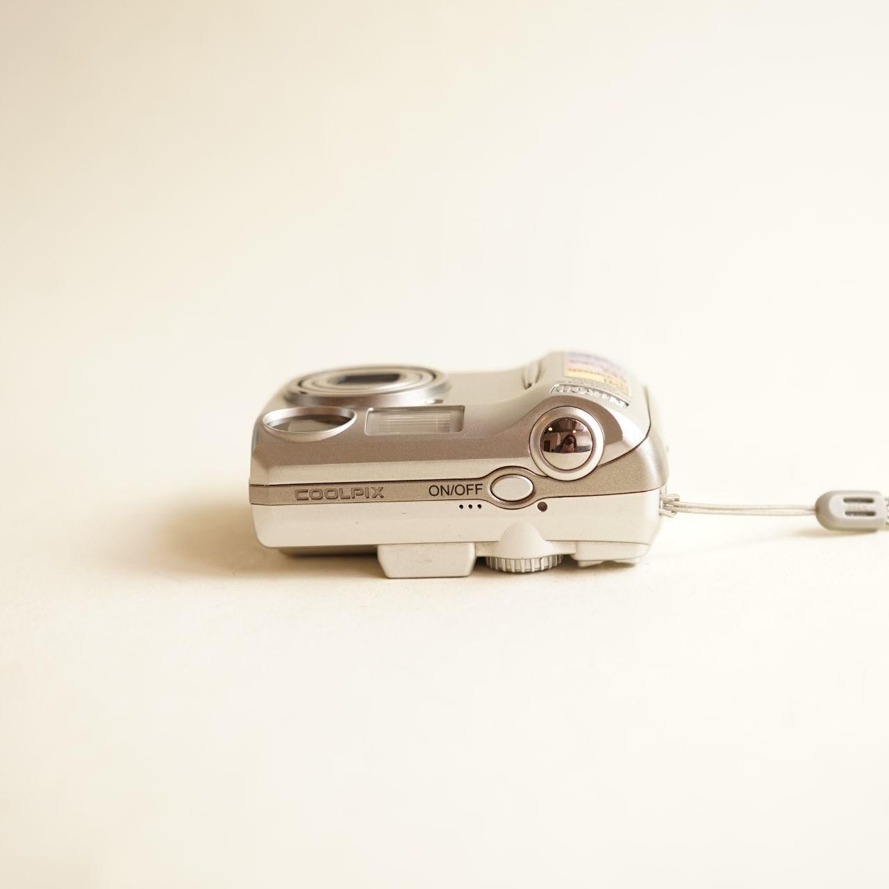 Nikon Coolpix 5600 Digital Camera | 5.1MP | Tested & Working | Silver