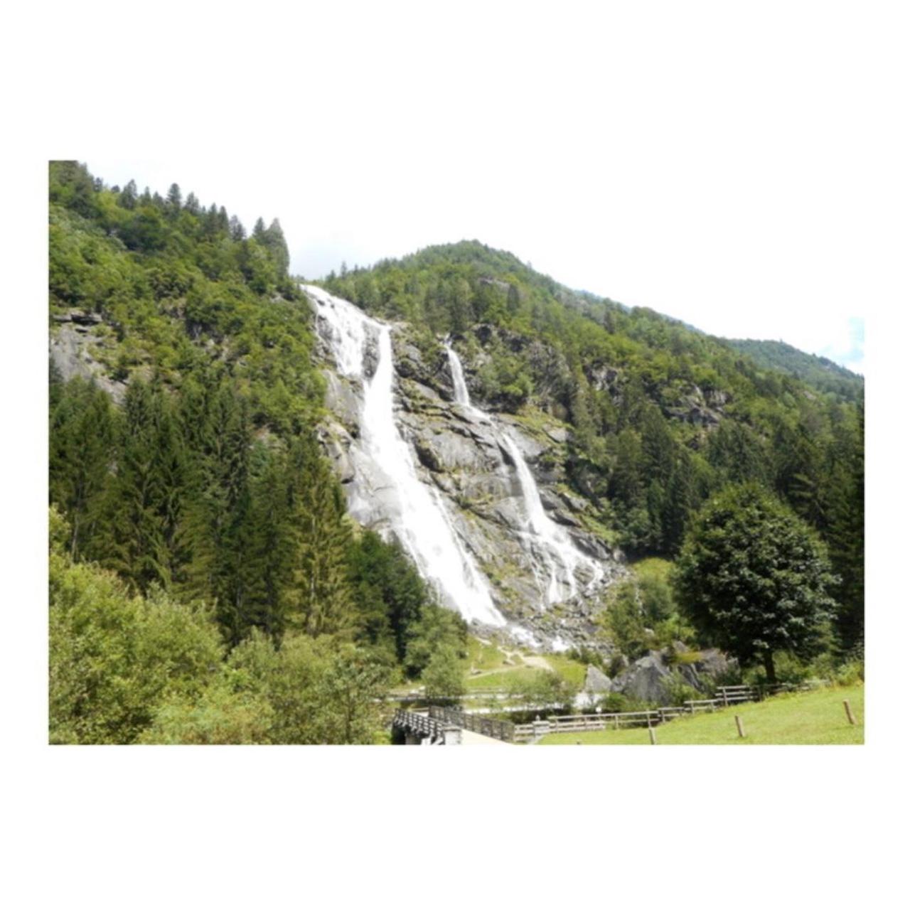 Nikon Coolpix S3700 Digital Camera | 20.1MP | Tested & Working | Silver